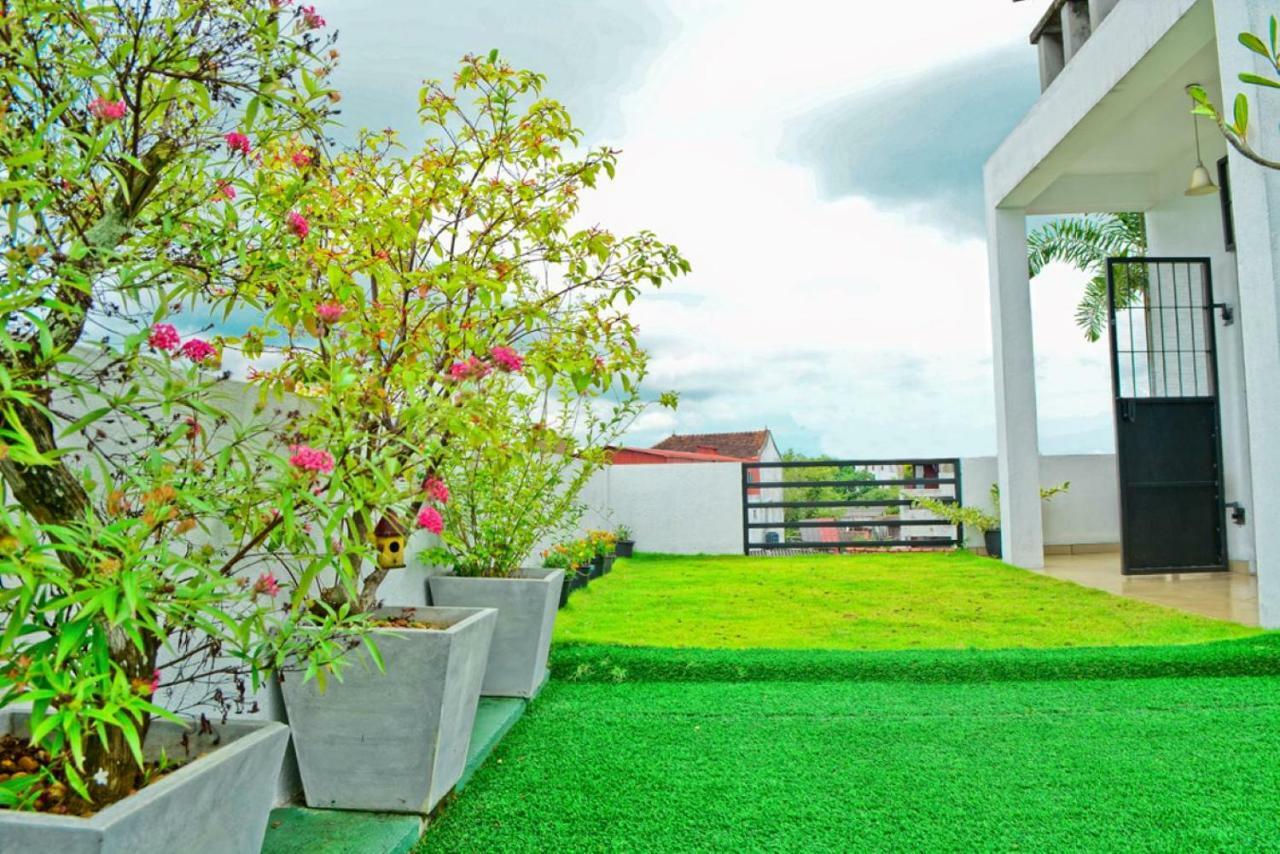Furnished Apartment At Colombo Suburbs Nawala Rajagiriya Exteriör bild